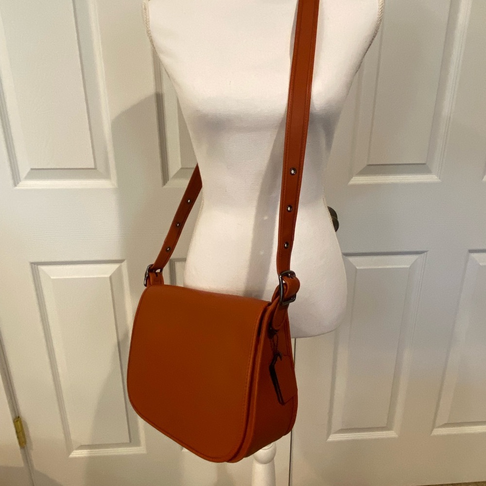 Coach glove tanned leather saddle bag- perfect for fall!